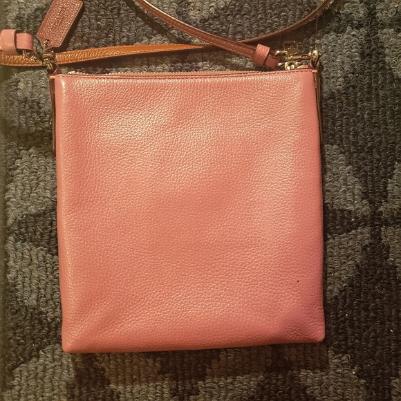 Disney x Coach Minnie Radio Messenger Crossbody - Picture 2 of 7